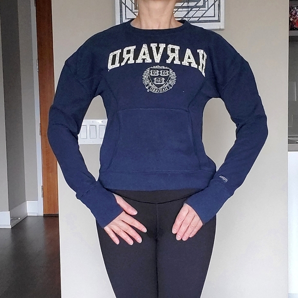 ๐ HOST PICK ๐ Harvard University Cotton Sweatshirt - Picture 5 of 16